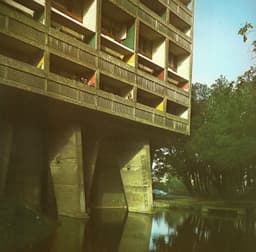 Le Corbusier Nantes Reze Pilotis
